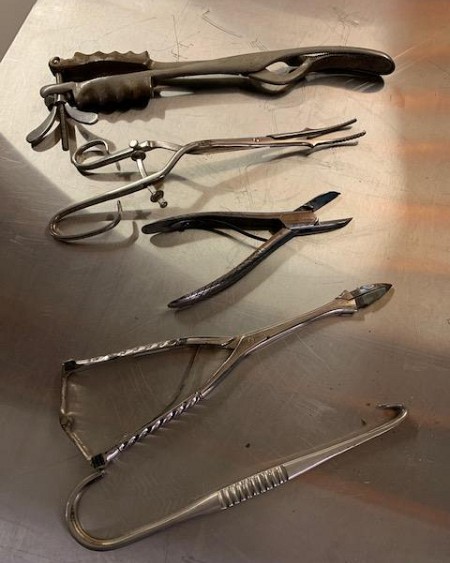 5 torture instruments